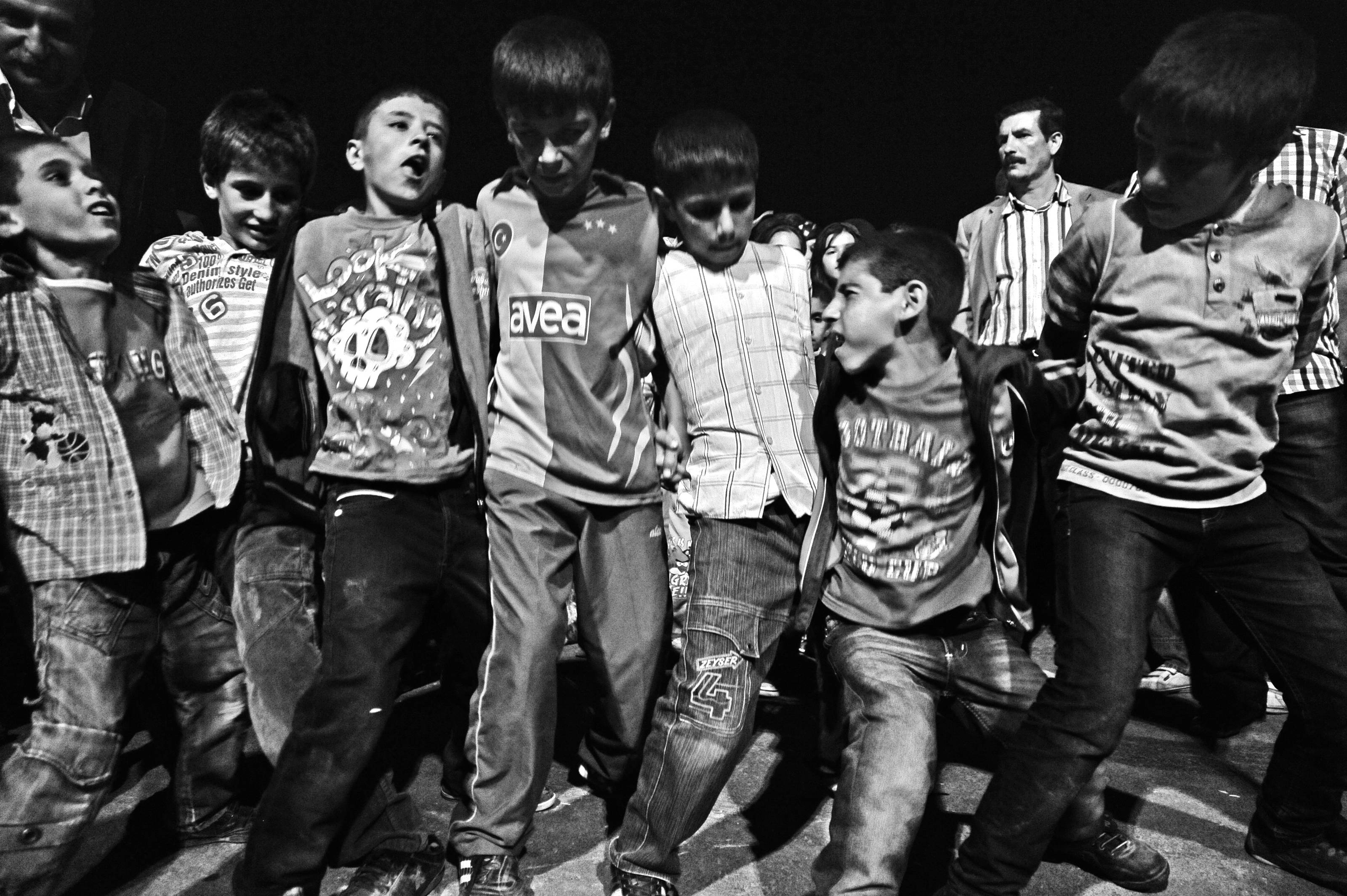 Van’da çocukların halayı