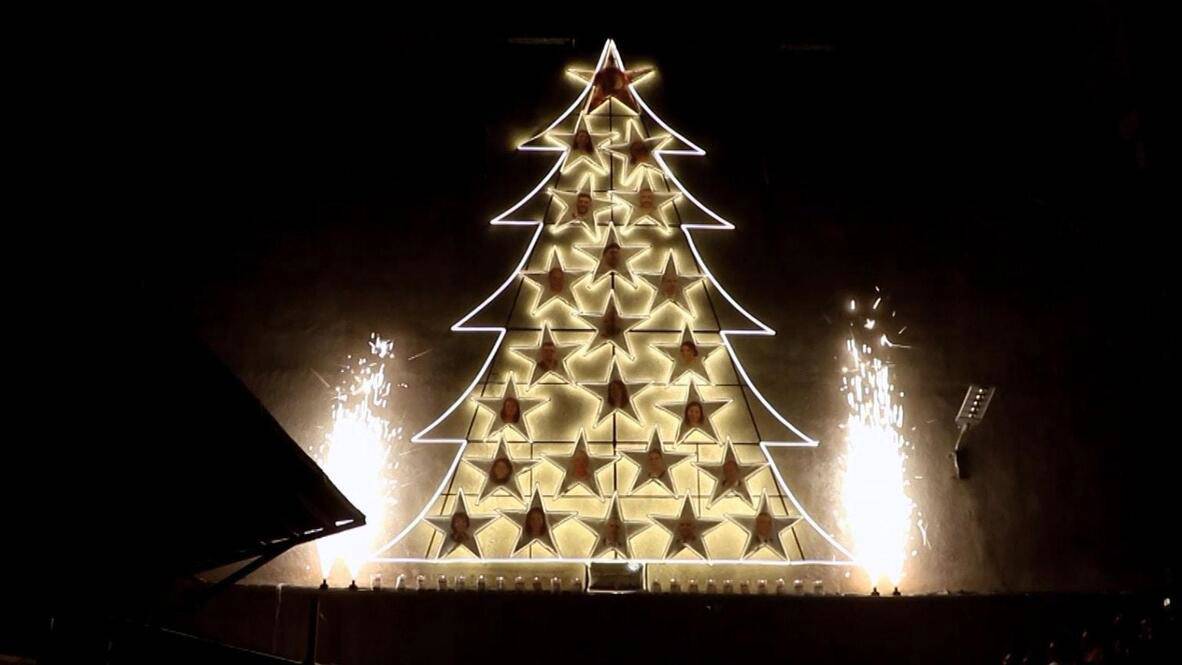 Mar İlyas Kilisesi’nde Noel ağacı, dallarında öldürülenlerin fotoğrafları