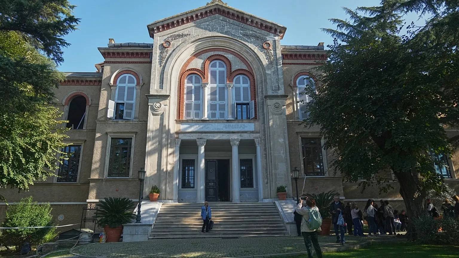 54 yıl önce kapanan okul açılır mı?