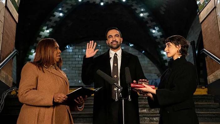 New York'un sosyalist, Asyalı ve Müslüman belediye başkanı iş başında