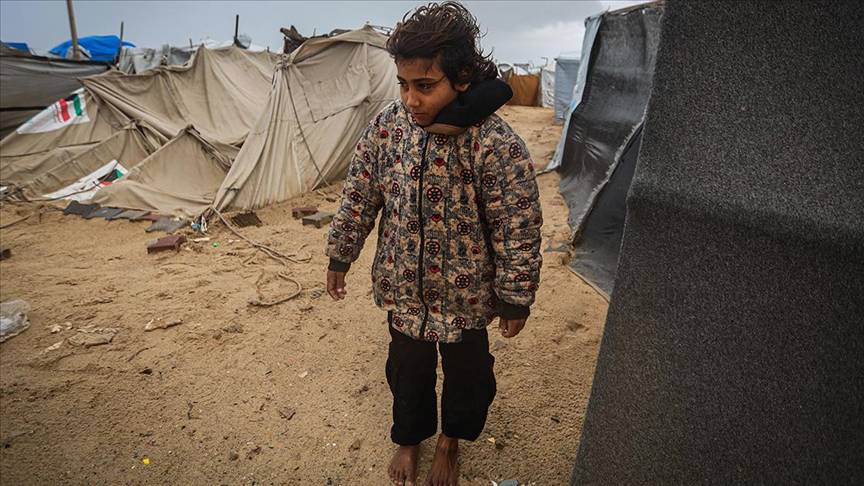 Gazze'de çocuklar şimdi de soğuktan ölüyor