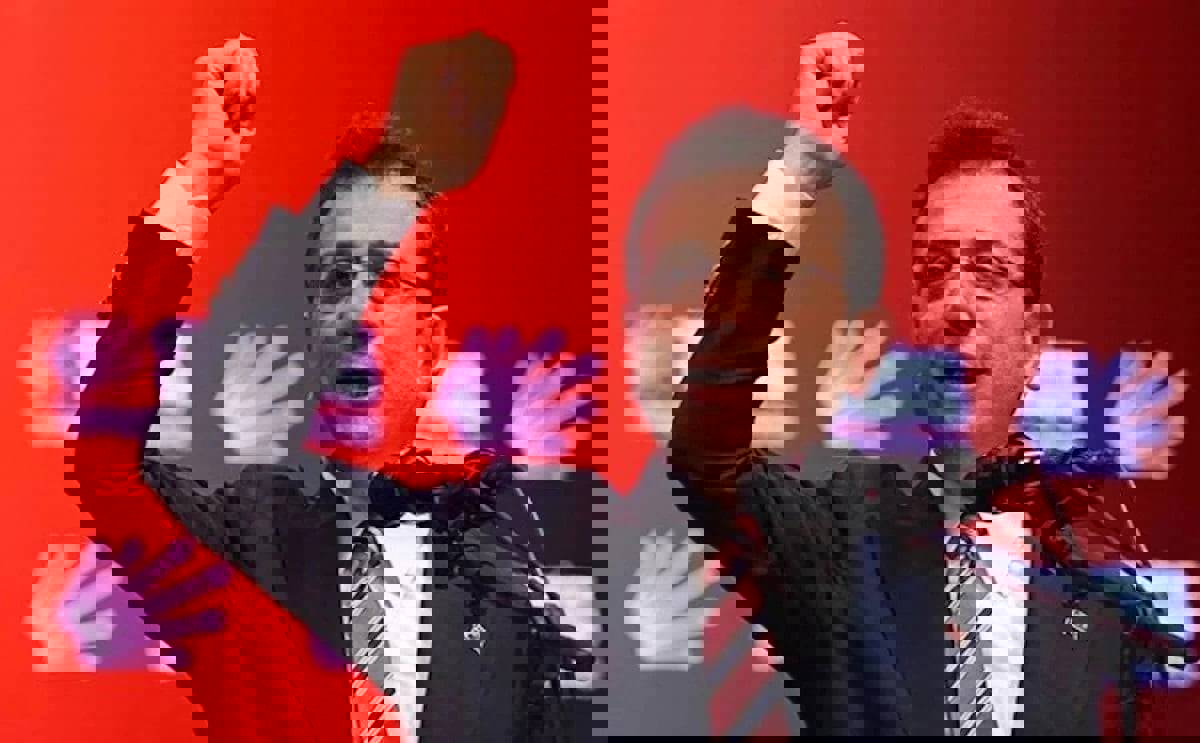 Arbede çıktı, İmamoğlu alkışlarla salona girdi