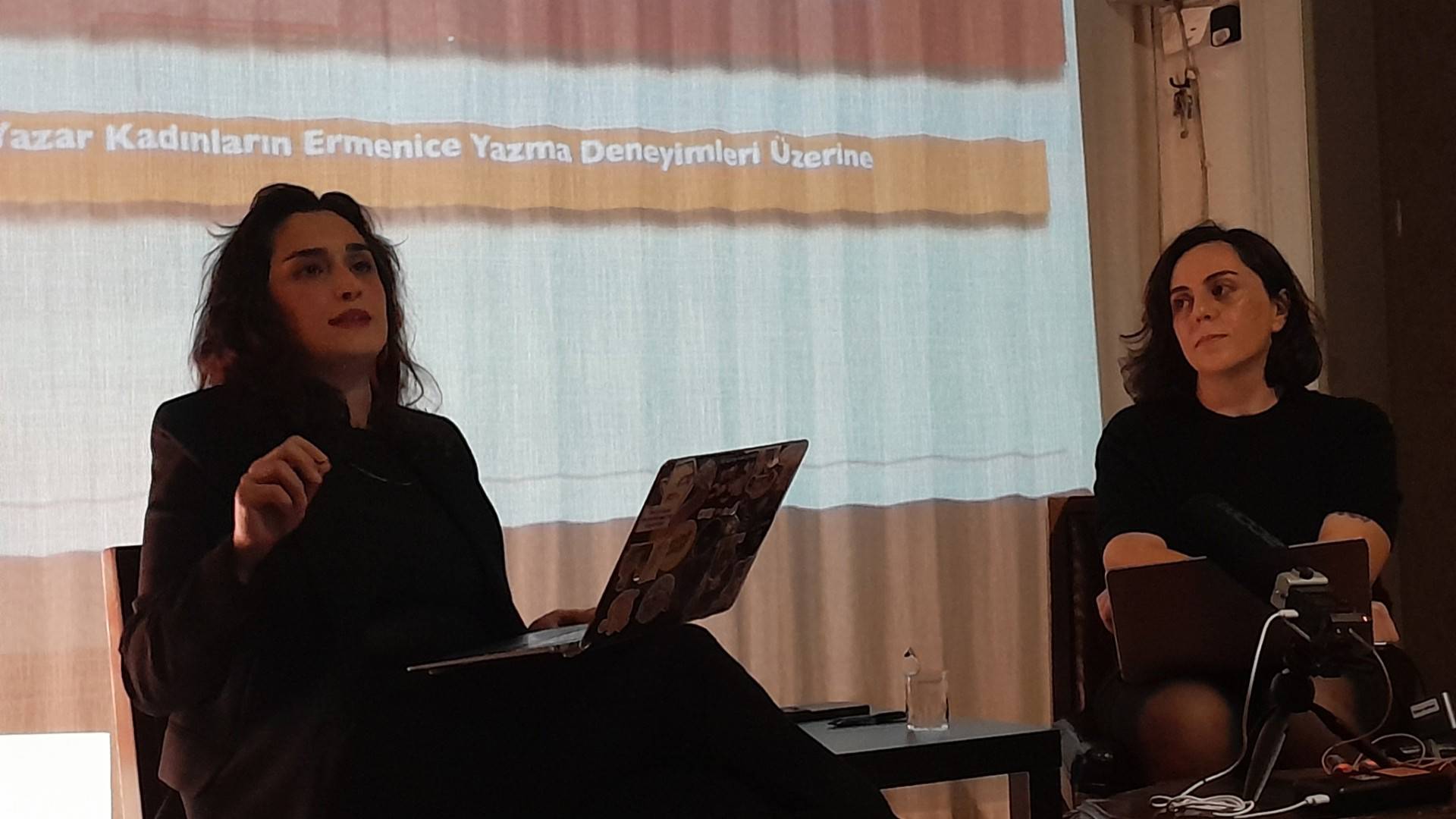 Ermenice yazan kadınların sözlerine kulak vermek