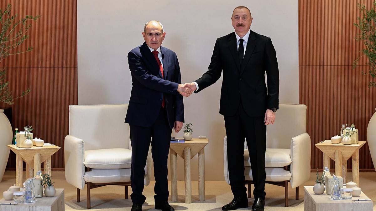 Paşinyan ve Aliyev, Abu Dabi'de görüştü
