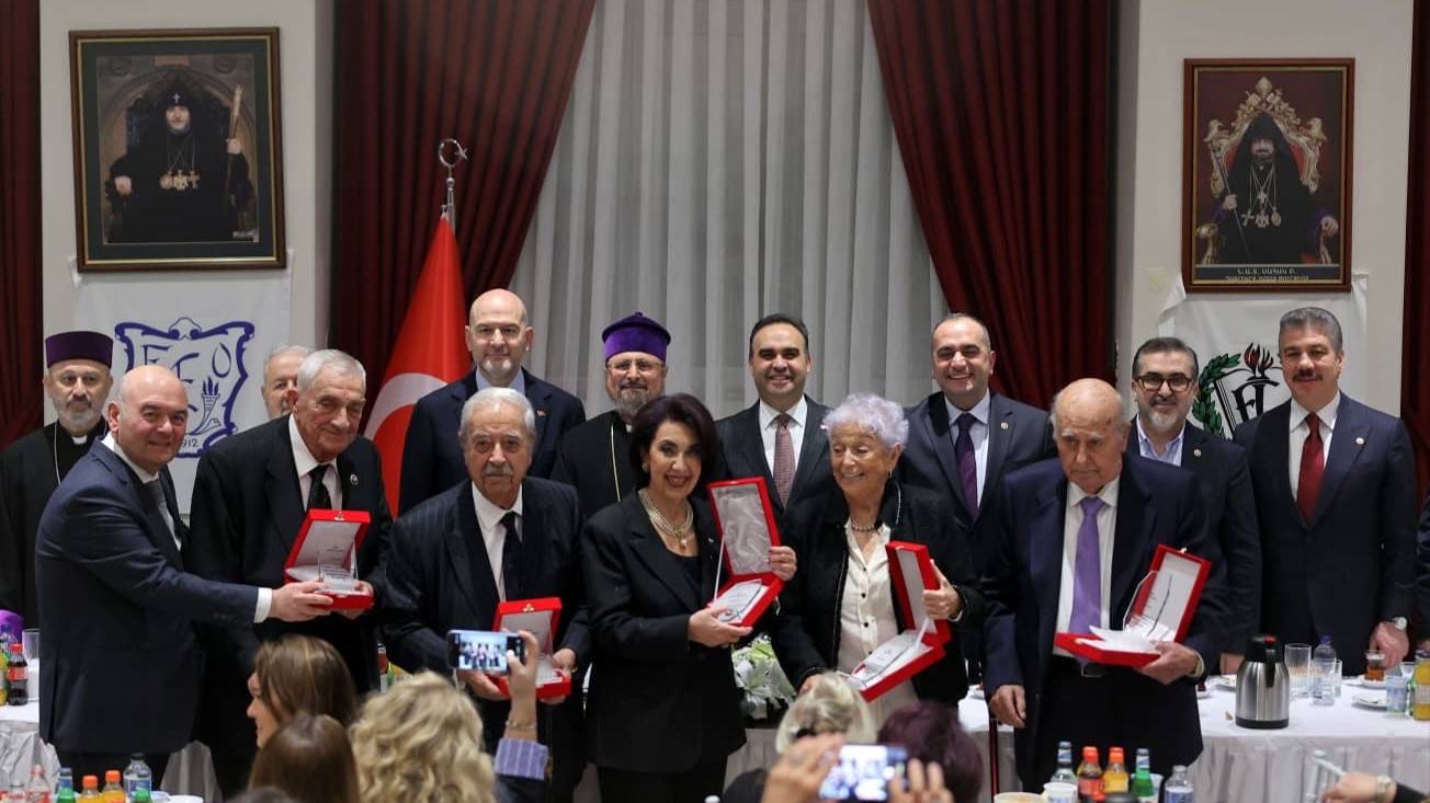 Feriköy’de iftar sofrası kuruldu, Ermeni toplumundan sanayicilere plaket verildi