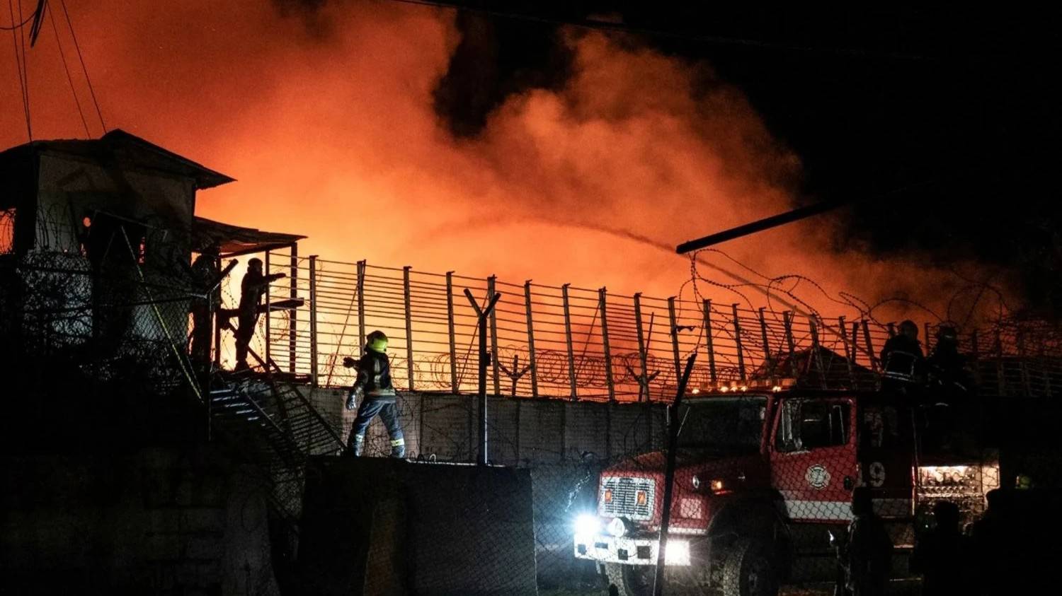 Afganistan hükümeti: Pakistan hastaneyi vurdu, 400 ölü var