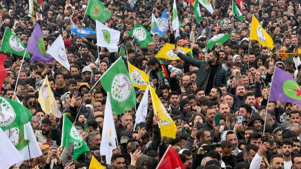 "Çözüm işgalde ve tehdit siyasetinde değil halkların eşitliğindedir"