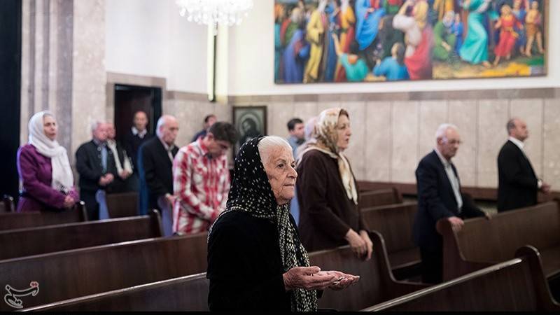 Bombalar altında Paskalya kutlaması