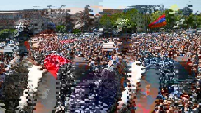 Is the government's claim "If the opposition wins, war will break out" realistic?