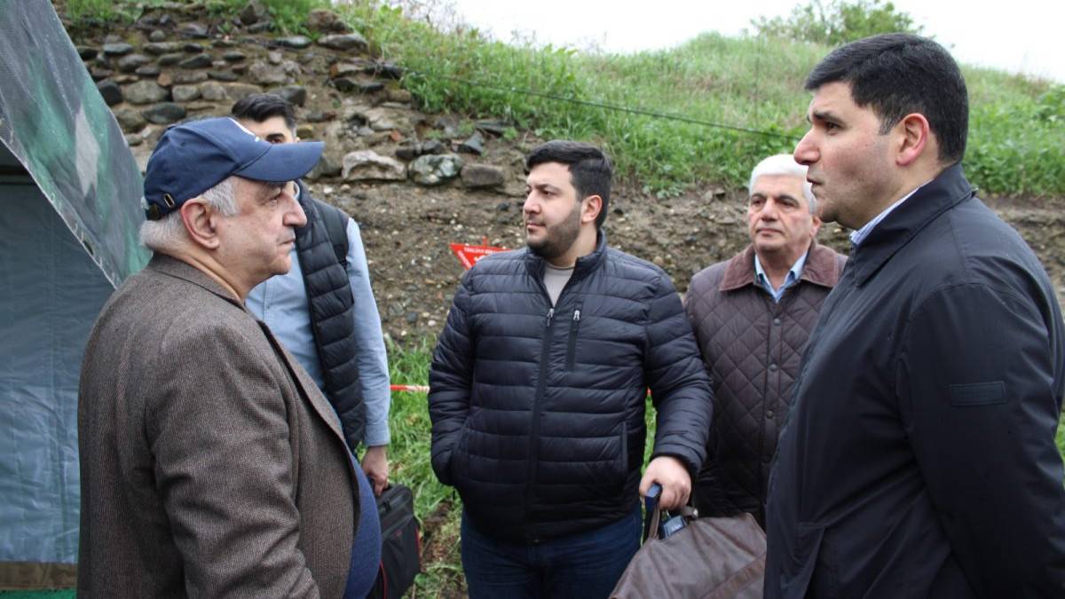 Ermenistanlı sivil toplum temsilcileri kara sınırından Azerbaycan'a gitti