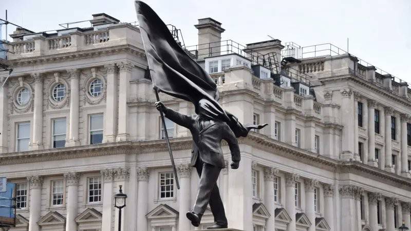 Banksy'den Londra'nın merkezinde yeni heykel