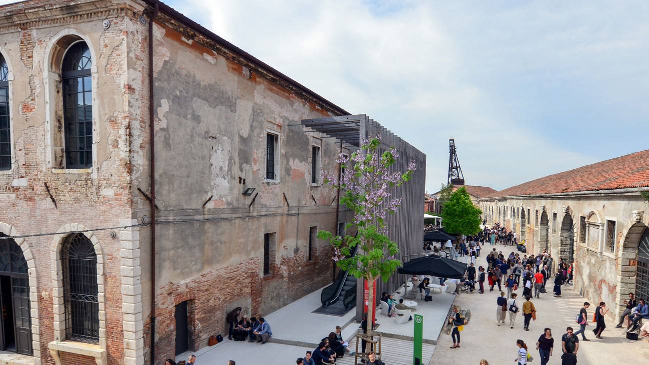 Venedik Bienali jürisi açılışa günler kala istifa etti