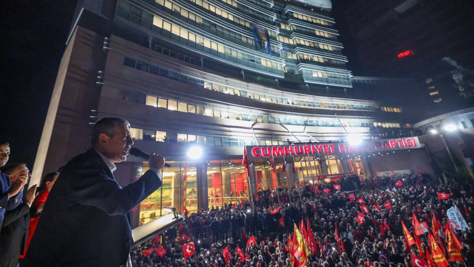 Bir partinin değil, siyasetin davası