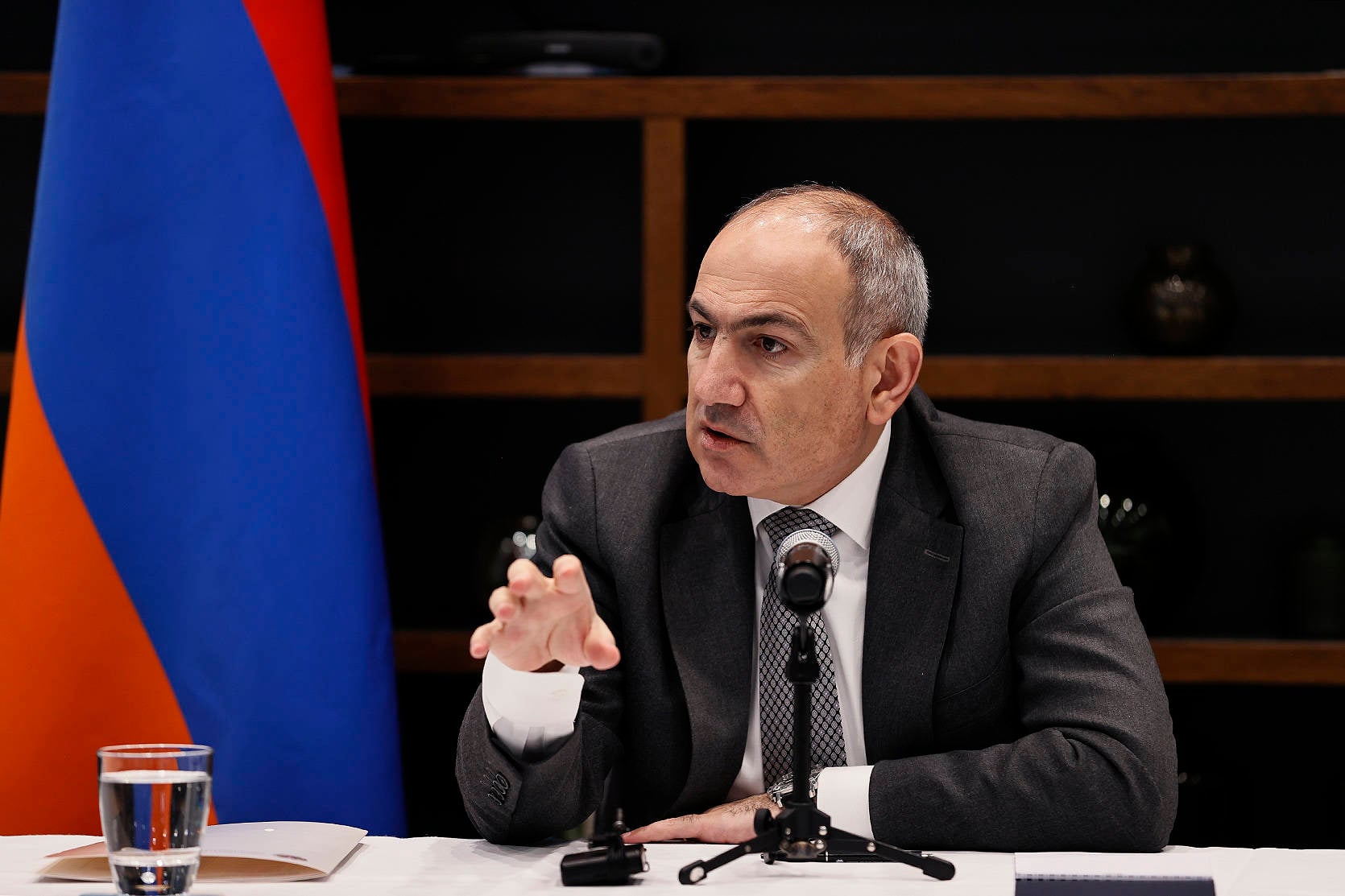 Paşinyan'a destek arttı, ancak kararsızların oranı yüksek