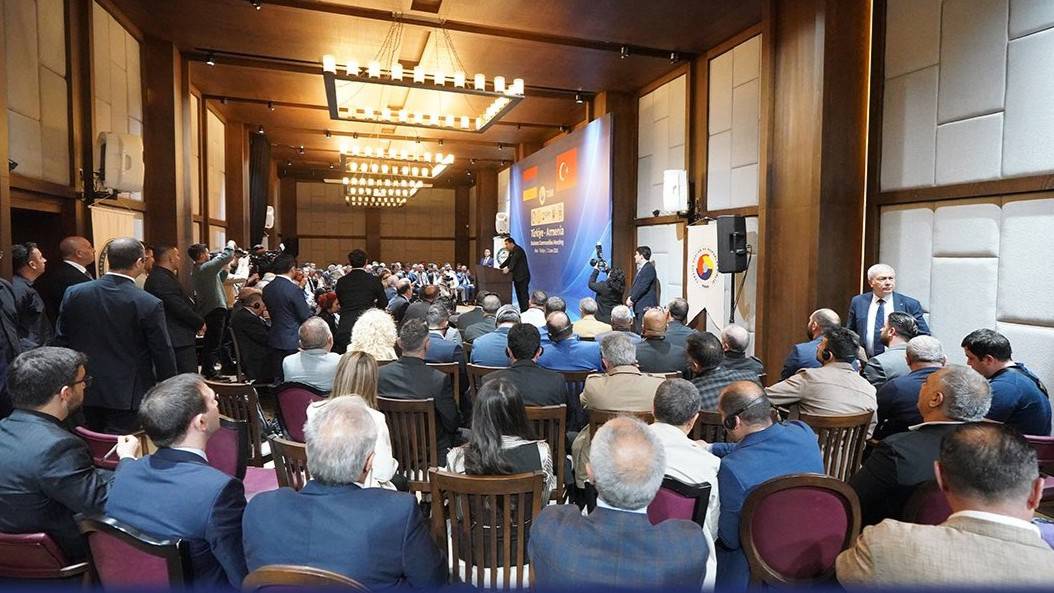 Ermeni iş dünyası temsilcileri sınırı geçerek Kars'ta iş insanları ile buluştu