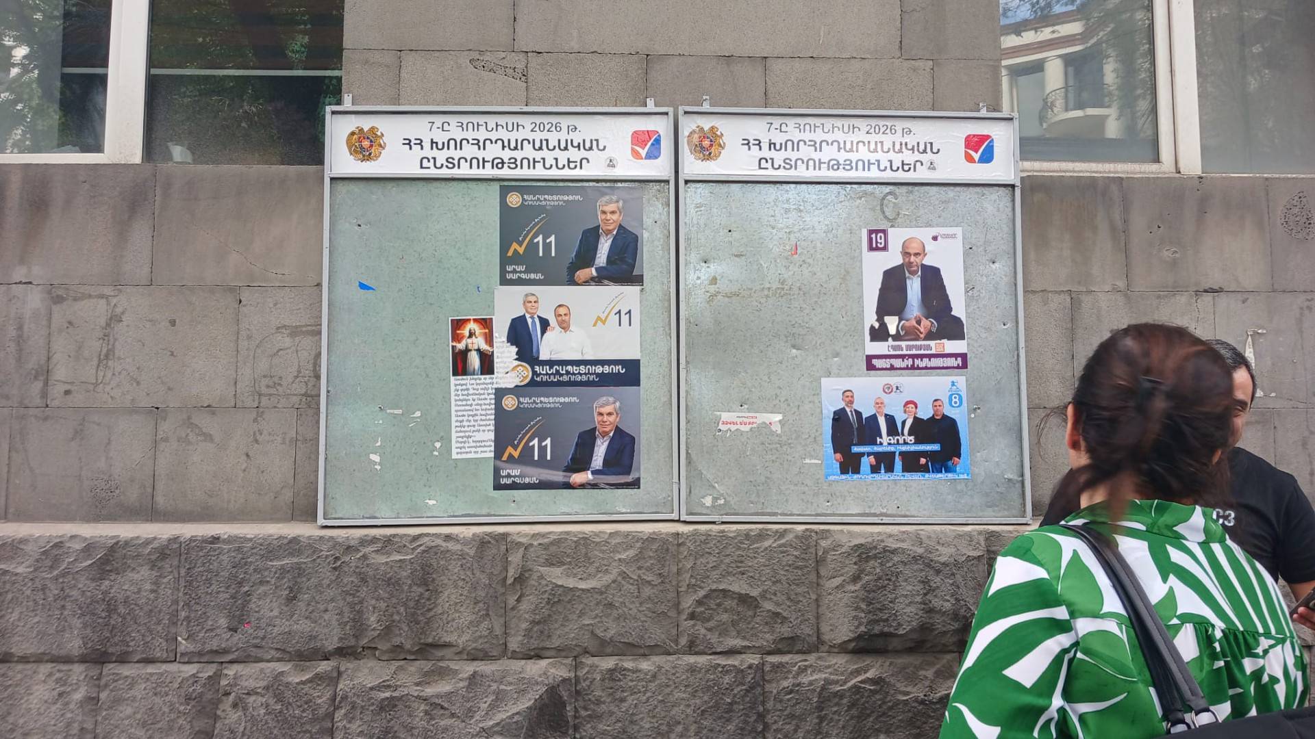 Sivil Sözleşme resmen birinci parti, Müreffeh Ermenistan meclis dışı