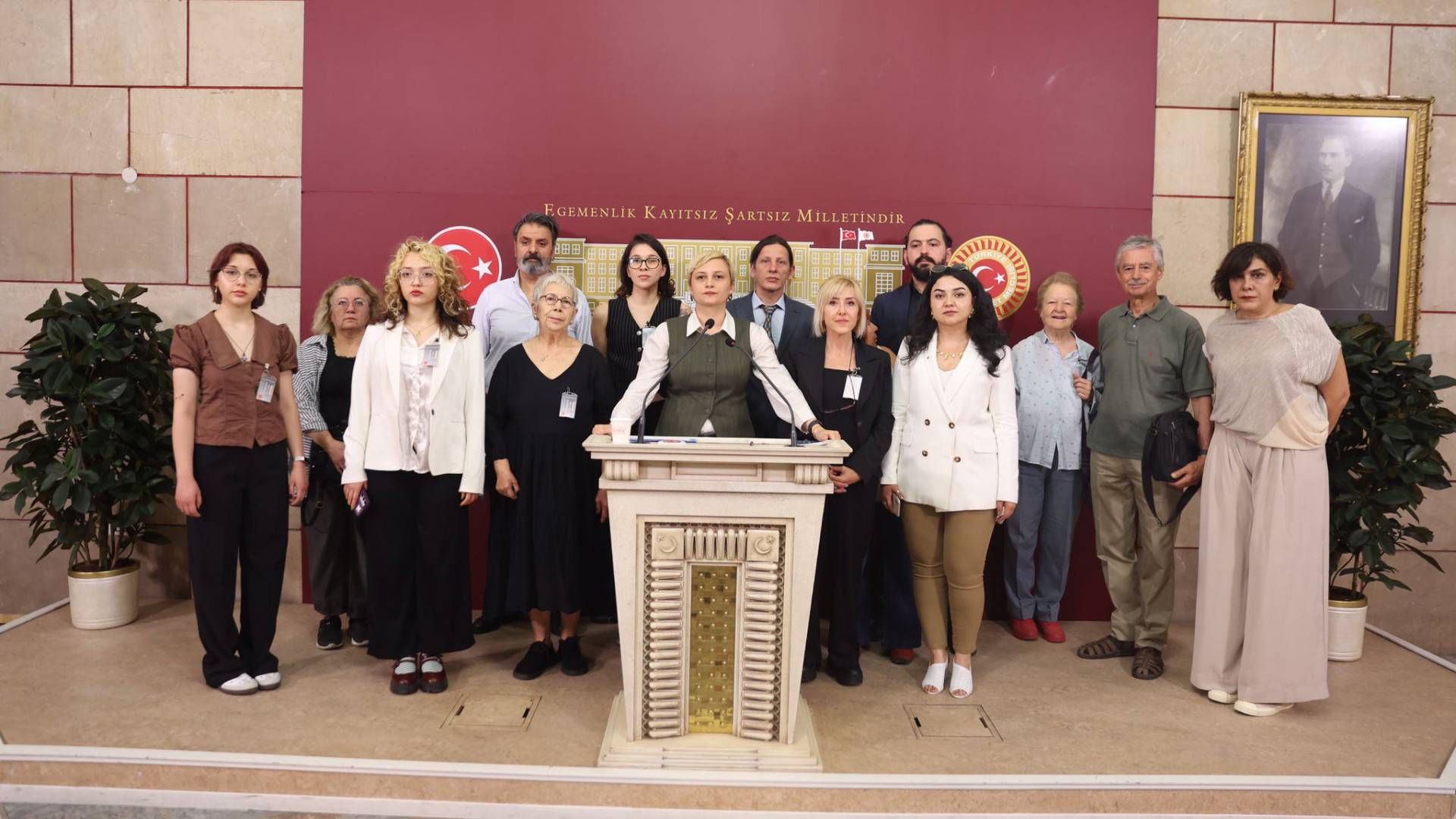 “Katliam yasasını geri çekin, hayvanlara şiddetin önüne geçin”
