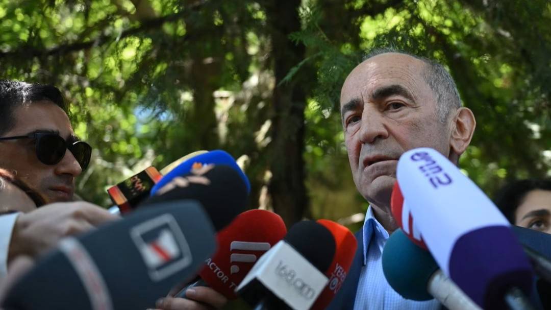 Eski Cumhurbaşkanı Koçaryan'ın dokunulmazlığı kaldırıldı