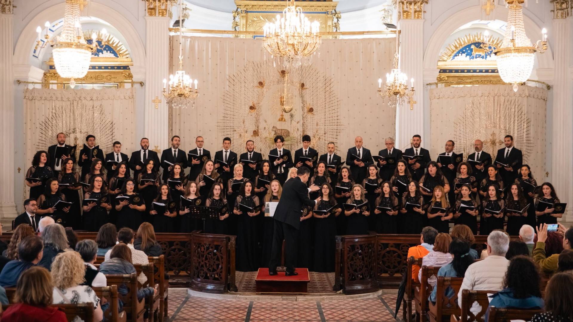 Lusavoriç Korosu “Müzik Rotası” için sahnedeydi