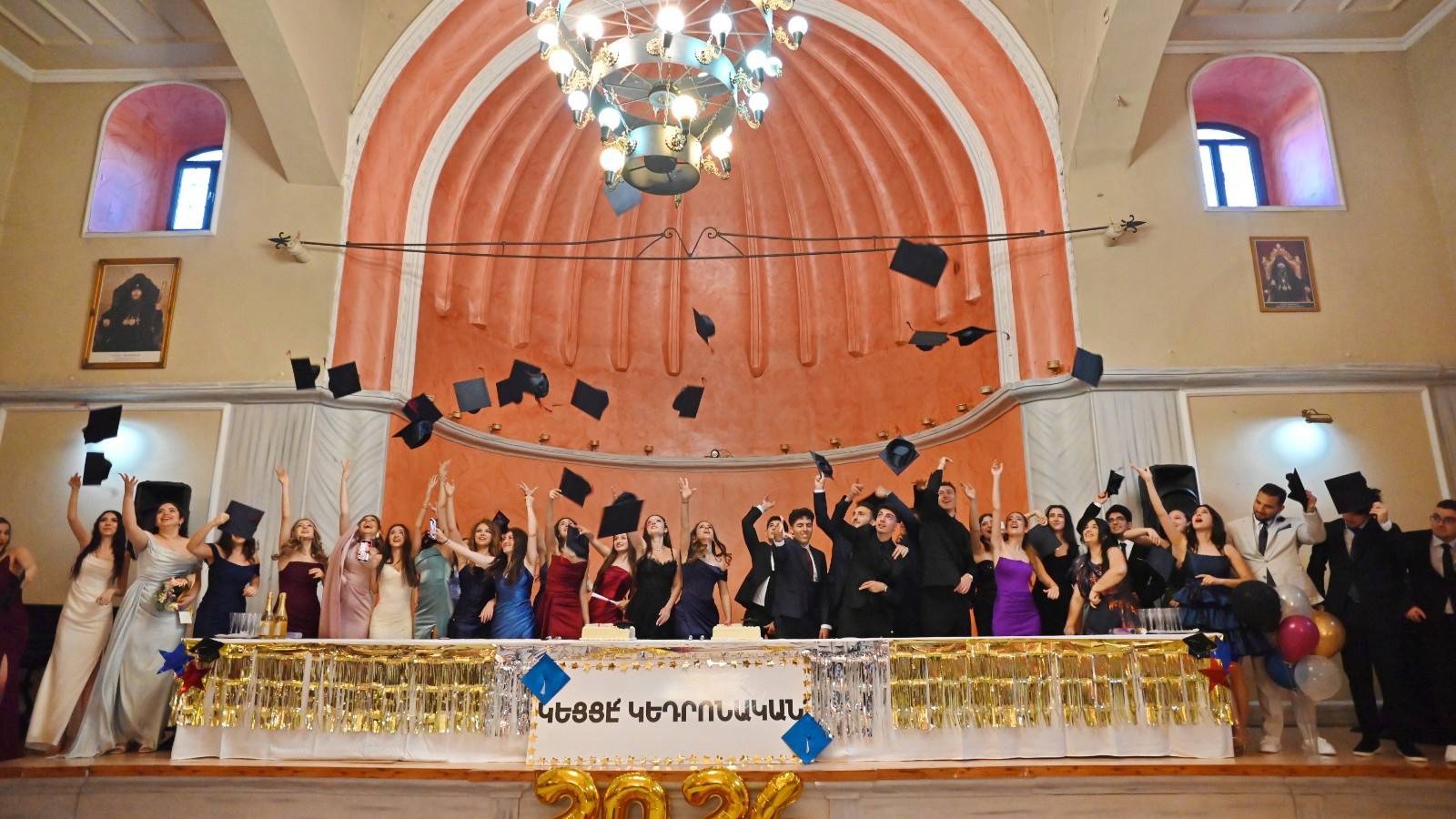 Okullarda mezuniyet sevinci