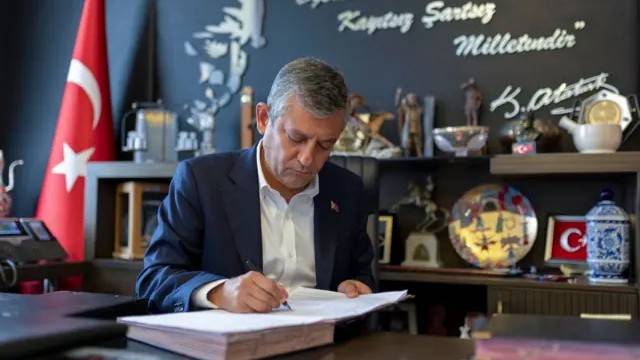 Özgür Özel ve 90 milletvekili YENİ Parti'yi kurdu