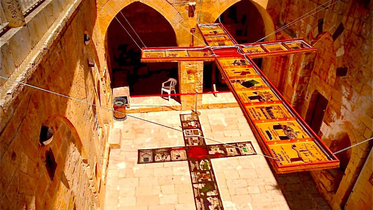 Mardin’de Kırklar Kilisesi’nde “Kadim Kelâmın Taze Gölgesinde” enstalasyonu