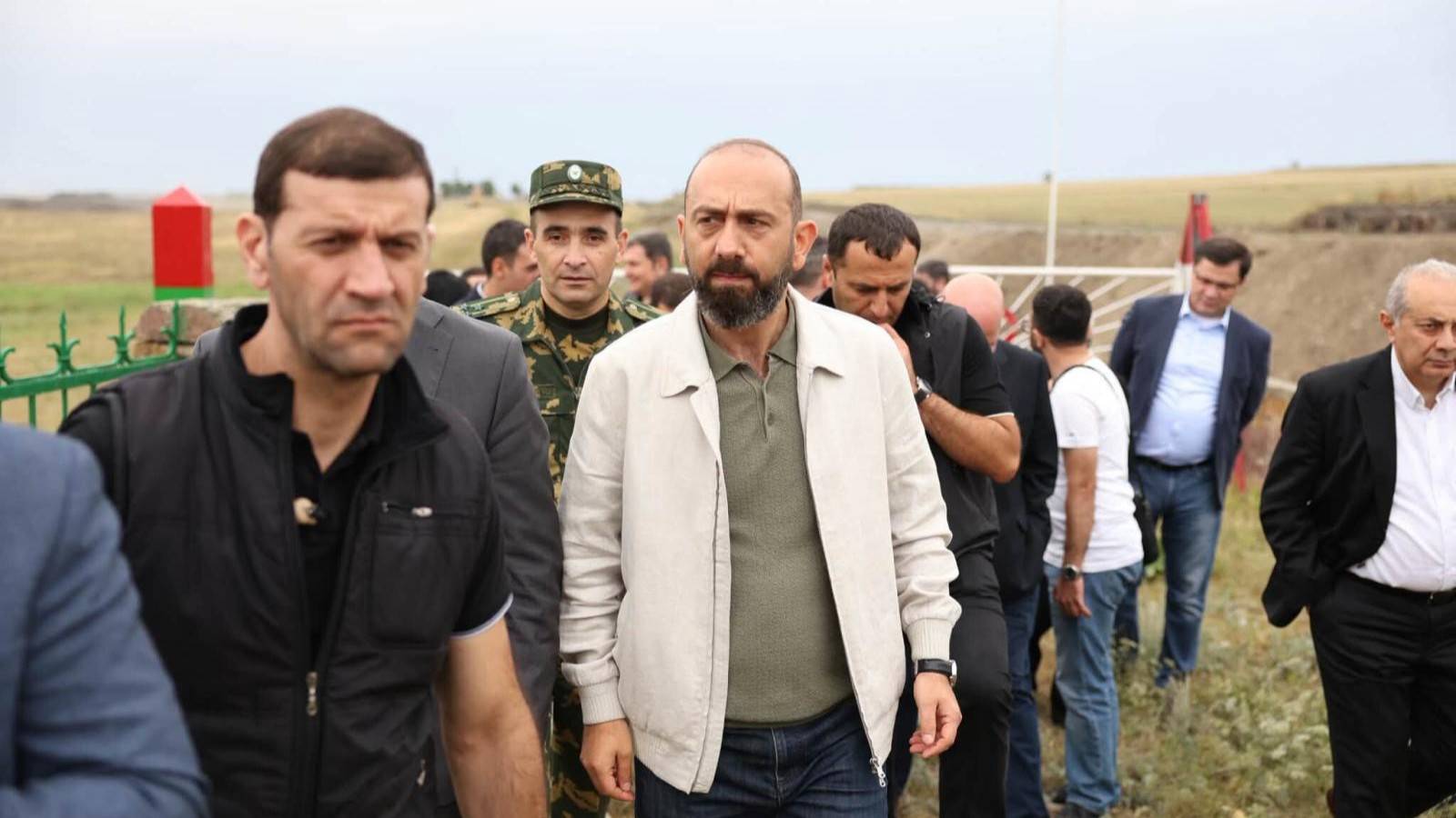 Ermeni diplomatlardan Gümrü-Kars Demiryolu'na inceleme ziyareti