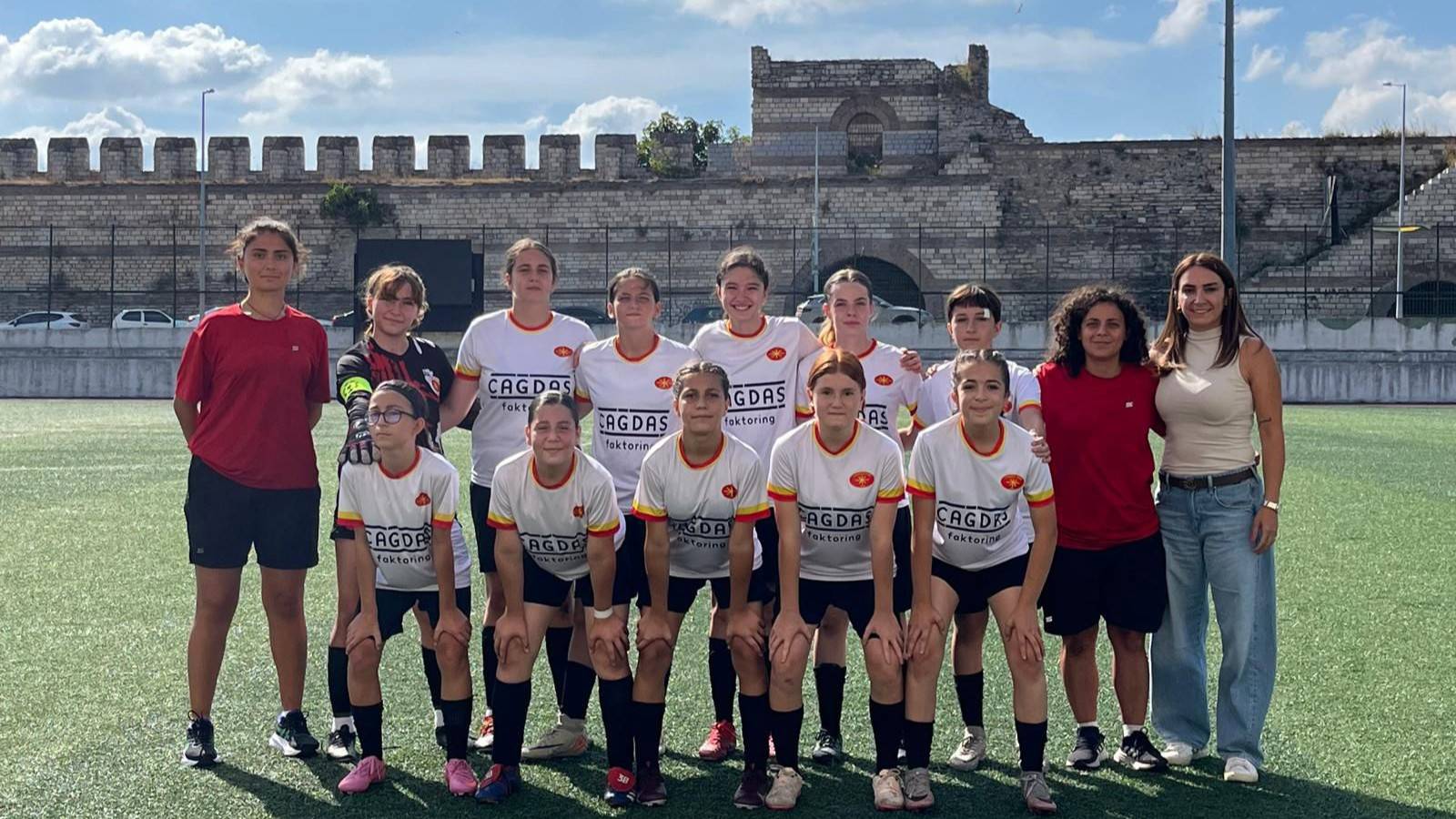 Taksimspor Kadın Futbol Takımı sahaya çıktı