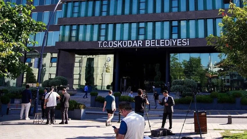 Başkan Dedetaş içeride, belediye AKP’nin elinde