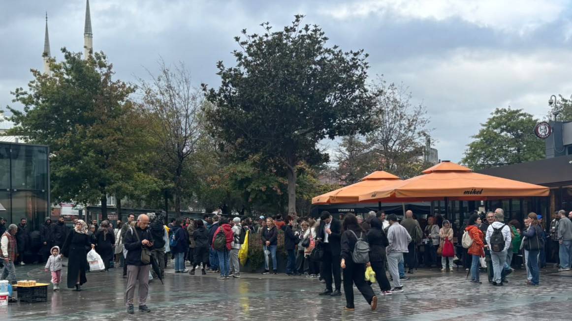"Politik mizah yasak değilse diktatör demek suç değildir"
