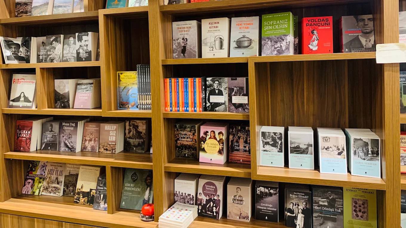 Zohrab’dan Le Guin’e Aras’ın yeni kitapları