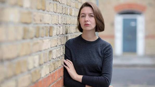 Sally Rooney’nin kitapları İngiltere’de satılamayacak