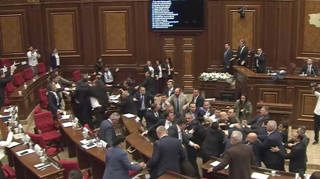 Ermenistan Meclisi'nde kavga