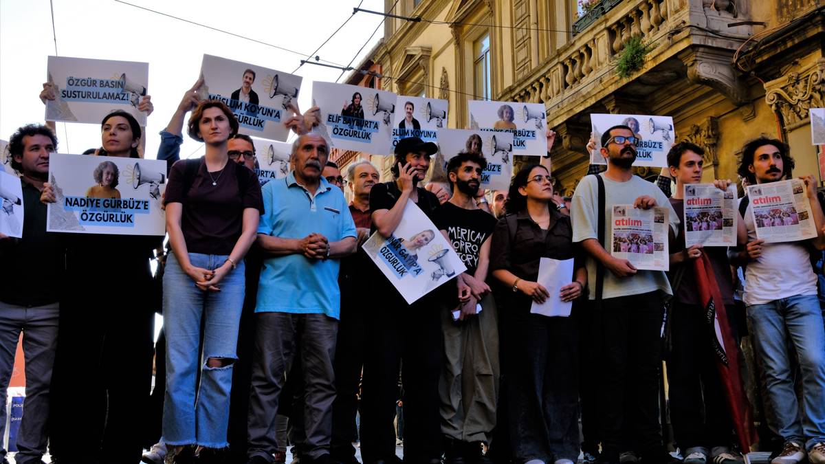 “Tutsak gazetecilere özgürlük”