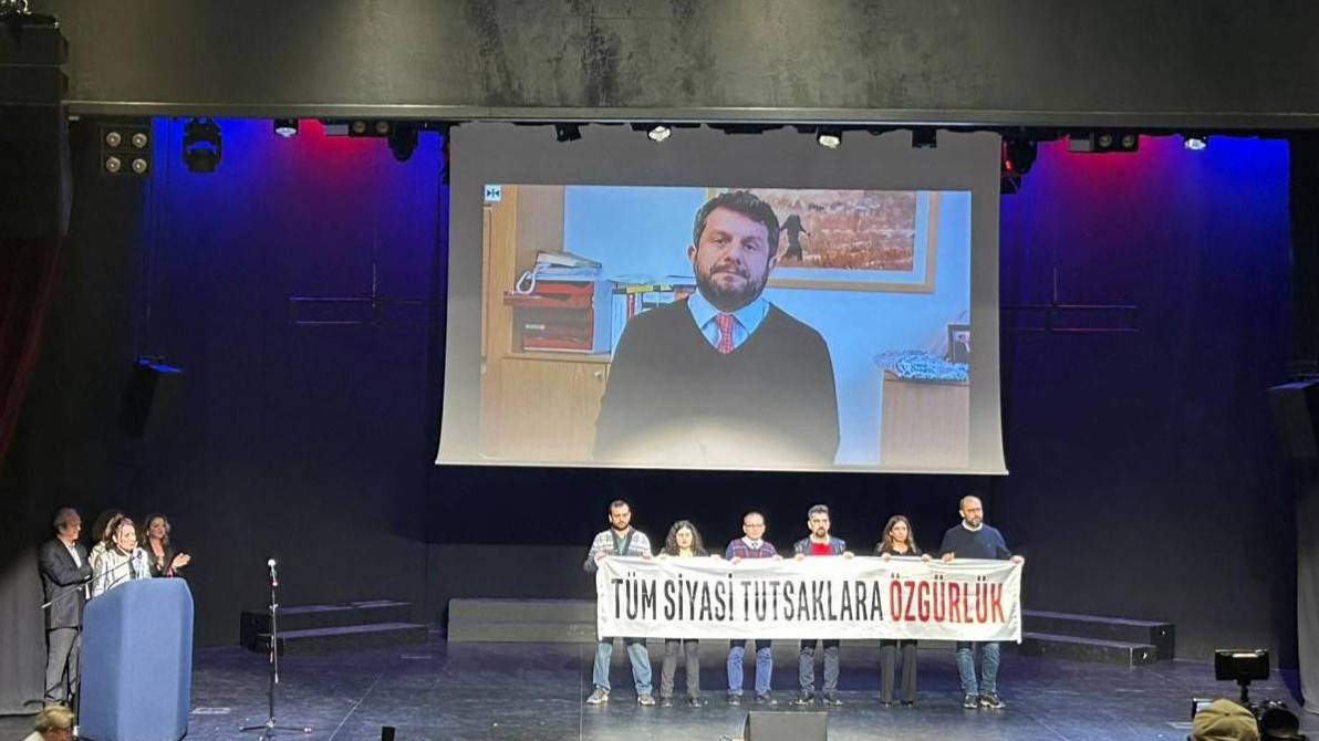 "Memlekete küsülür mü hiç?"