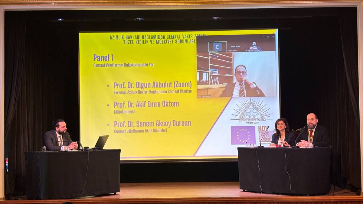 Soldan sağa: Aren Dadıroğlu, Prof. Dr. Olgun Akbulut (ekranda), Prof. Dr. Sanem Aksoy Dursun ve Prof. Dr. Akif Emre Öktem