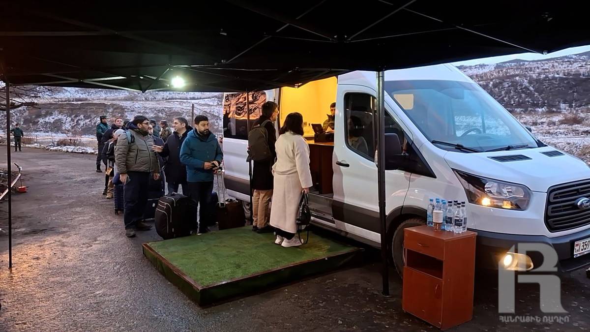 Azerbaijani NGO representatives arrive in Armenia via land border