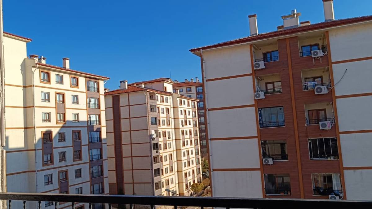 “Bir mahalleyi tek binaya sıkıştırdılar”