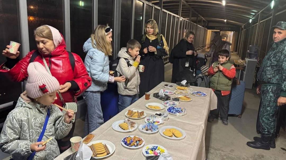 Ermenistan ve Azerbaycan'a 1,500 kişi geçti