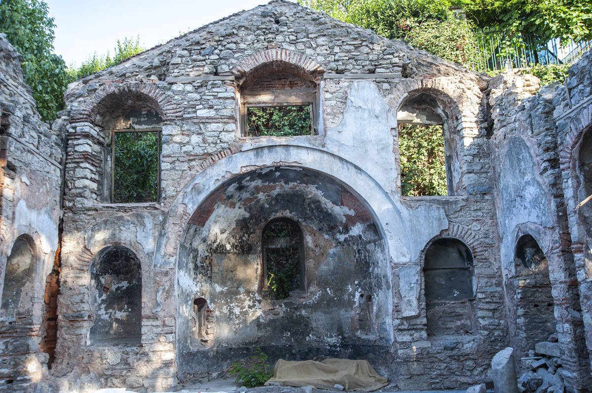 Fener’de küllerinden doğan bir kilise