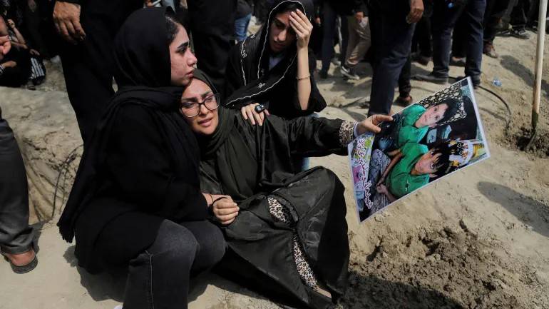 "İranlıların trajedisi: Rejim ile savaş suçlusu Netanyahu ve narsist Trump arasında sıkışmak"