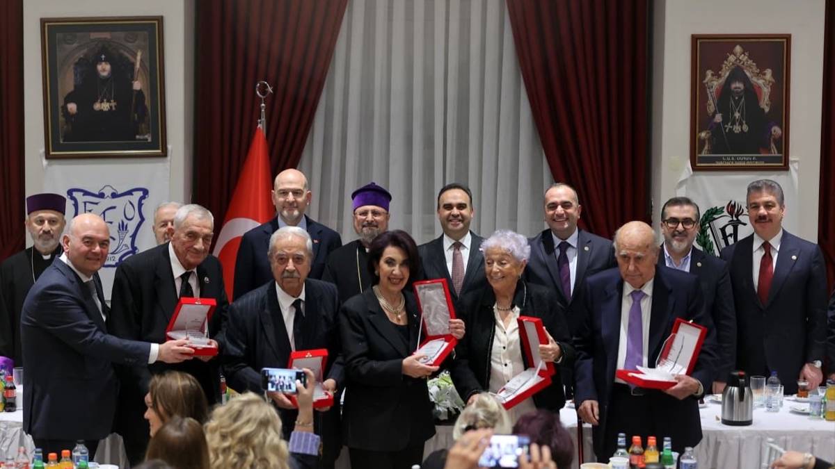 Feriköy’de iftar sofrası kuruldu, Ermeni toplumundan sanayicilere plaket verildi