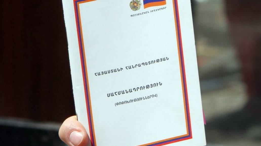 Eyes on the Declaration of Independence and Dual Citizenship Clauses