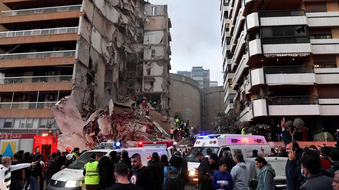 Lübnan'ı bombaladı, çok sayıda insan hayatını kaybetti