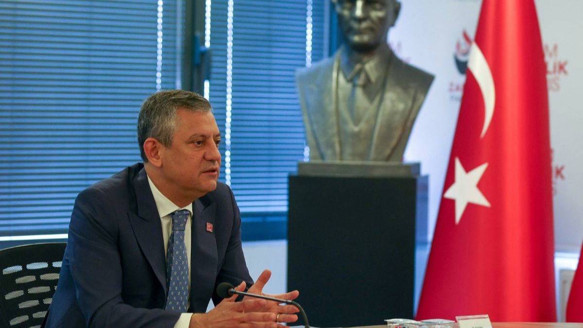 Özgür Özel seçim talebini yineledi, İsrail'e tepki gösterdi