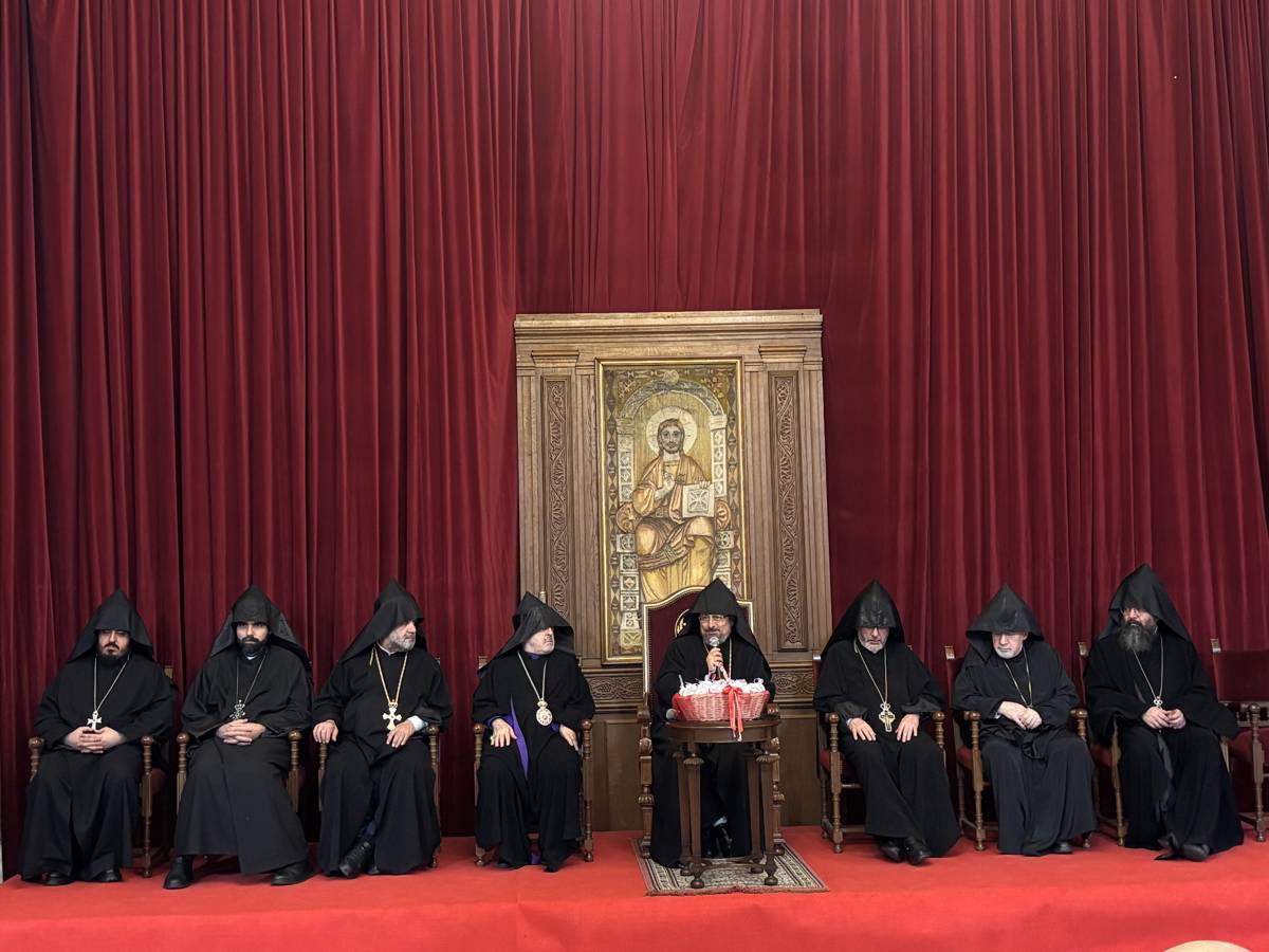 Սուրբ Զատկի ընդունելութիւն էական խնդիրներու օրակարգով