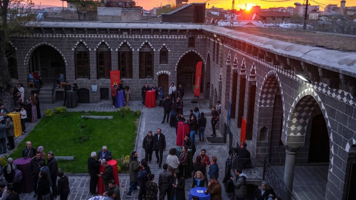Saygı, sevgi ve sınırları aşan bir sanat şöleni