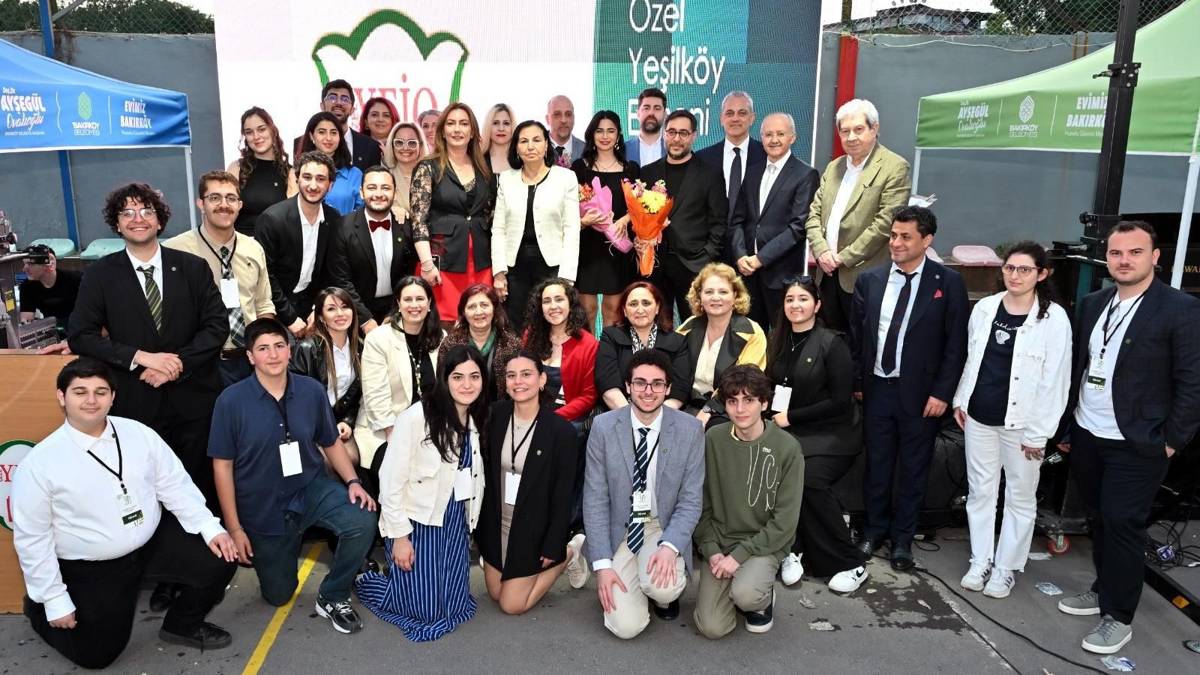 Yeşilköy’de şarkılar eşliğinde kutlama
