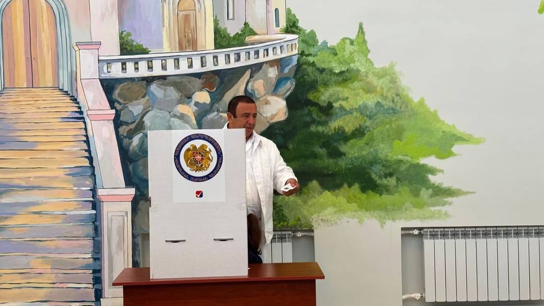 Müreffeh Ermenistan liderine vergi kaçakçılığı soruşturması