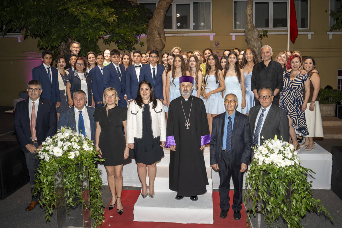 Okullarda mezuniyet heyecanı devam etti